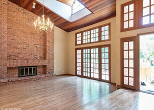 1551 Edgewood Rd in Lake Forest, IL - Building Photo - Building Photo