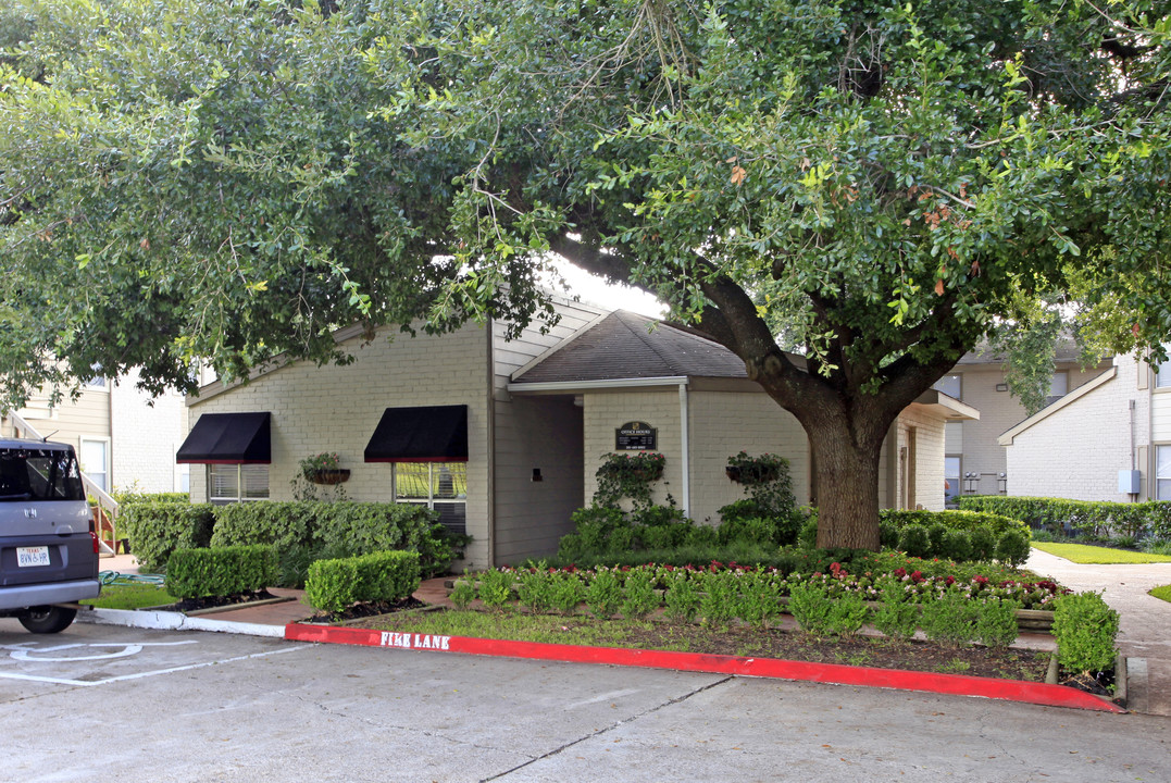 Pearland Village Apartments in Pearland, TX - Building Photo