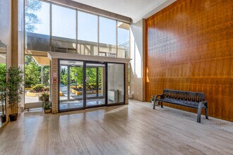 Sunrise Towers in Toronto, ON - Building Photo - Interior Photo