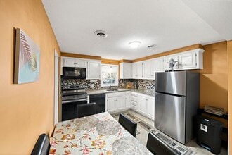 95 Pilgrim Cir in Methuen, MA - Building Photo - Building Photo
