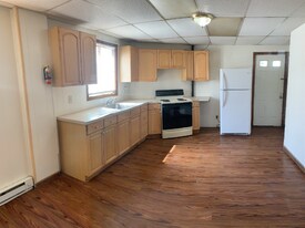 3 E Main St in Webster, MA - Building Photo