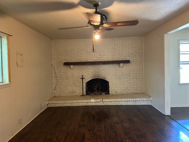 2220 W Sherman St in Paris, TX - Building Photo - Building Photo