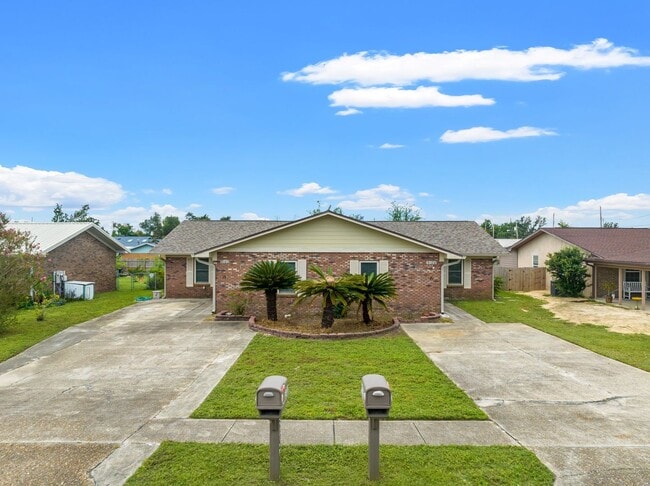 5100 Hickory St in Panama City, FL - Foto de edificio - Building Photo