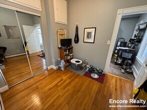 18 Portsmouth St, Unit 18 Portsmouth Street in Cambridge, MA - Foto de edificio - Building Photo