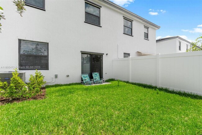 541 NW 204th St in Miami, FL - Building Photo - Building Photo