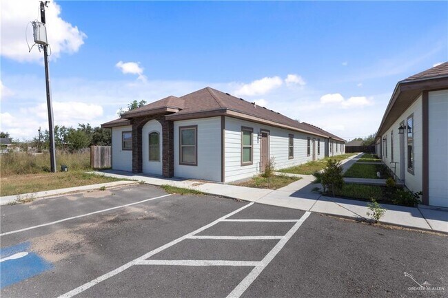 12 Eva St in Elsa, TX - Building Photo - Building Photo