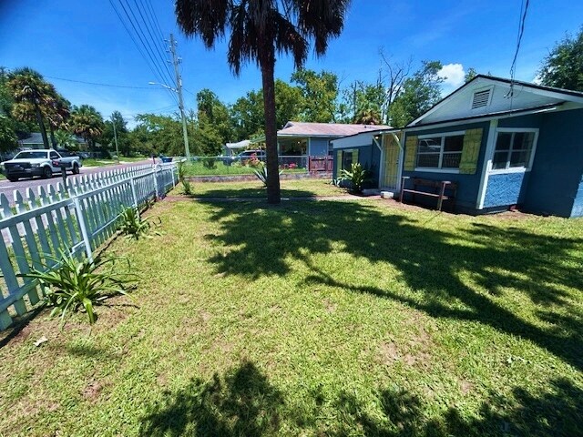 5201 Dodge Rd in Jacksonville, FL - Foto de edificio - Building Photo