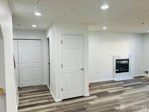 41 Prestwick Way in Edison, NJ - Building Photo - Building Photo