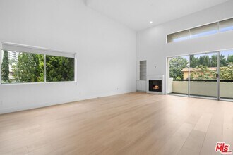 10511 Ashton Ave in Los Angeles, CA - Building Photo - Building Photo