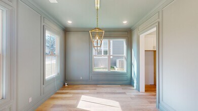 123 W Deaderick St in Jackson, TN - Building Photo - Building Photo