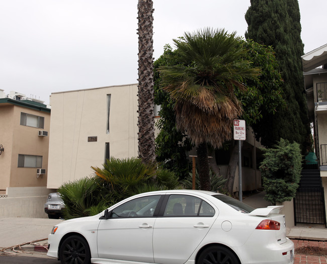 11707 Goshen Ave in Los Angeles, CA - Building Photo - Building Photo