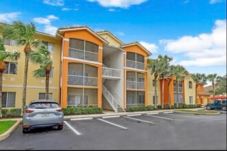 6300 Aragon Way, Unit Apt. 207 in Ft. Myers, FL - Foto de edificio - Building Photo