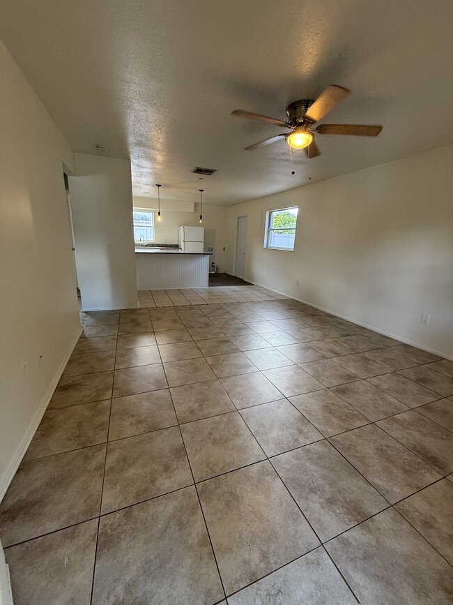 15718 Morgan St, Unit B in Clearwater, FL - Building Photo - Building Photo