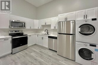 286 Talbot St in St Thomas, ON - Building Photo - Building Photo