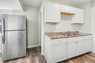 2421 E 67th Terrace in Kansas City, MO - Building Photo - Building Photo