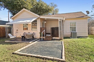 1013 Oak St in McKinney, TX - Building Photo - Building Photo