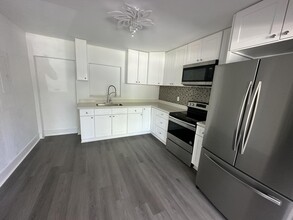 823 Helena Dr in Lake Worth Beach, FL - Building Photo - Building Photo