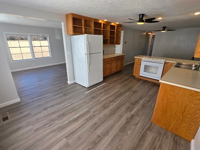 57 Benchmark Dr in Evington, VA - Foto de edificio - Building Photo