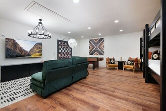 13603 Oak Cabin in San Antonio, TX - Building Photo - Building Photo