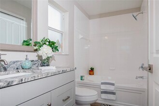 8002 Carriage Pointe Dr in Gibsonton, FL - Building Photo - Building Photo