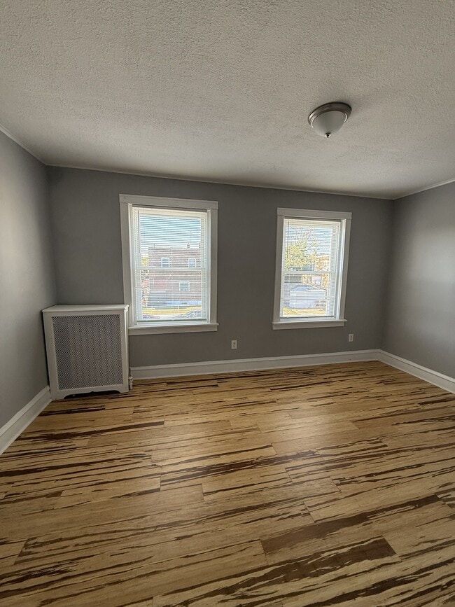 6736 Dicks Ave in Philadelphia, PA - Building Photo - Building Photo