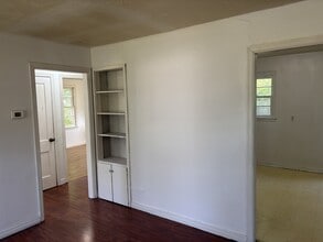 1827 E McFarland St in Wichita, KS - Building Photo - Building Photo