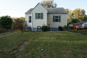 2582 E Garfield Ave in Decatur, IL - Building Photo