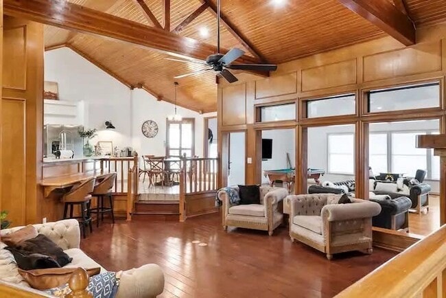 7128 County Rd 319 in Alvarado, TX - Foto de edificio - Building Photo