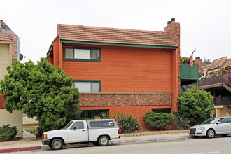 21782 Brookhurst St in Huntington Beach, CA - Building Photo - Building Photo