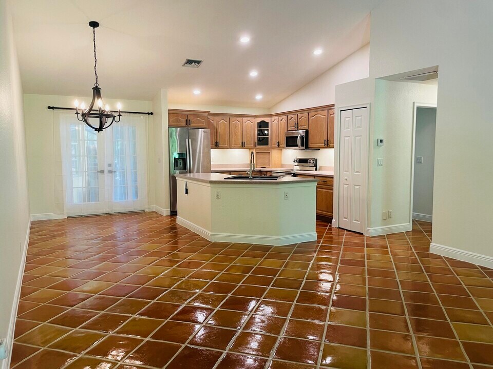 14425 64th Ct N in The Acreage, FL - Foto de edificio