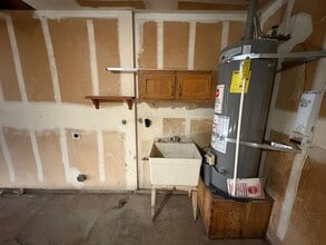 294 E Julia Way in Hanford, CA - Building Photo - Building Photo