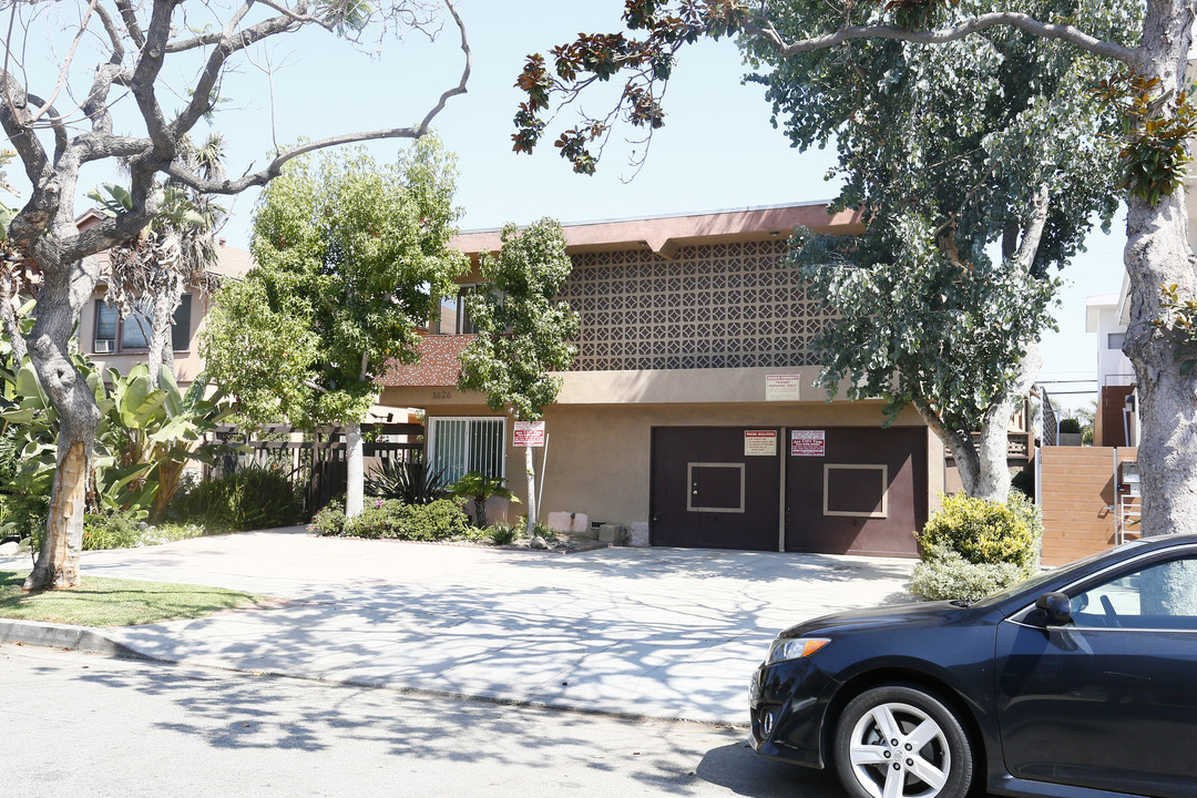 3626 Mentone Ave in Los Angeles, CA - Building Photo