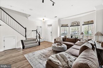 910 Featherstone St in Gaithersburg, MD - Building Photo - Building Photo