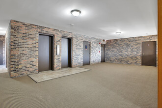 8970 N Parkside Ave in Des Plaines, IL - Building Photo - Building Photo