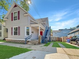 828 9th St NW in Grand Rapids, MI - Building Photo