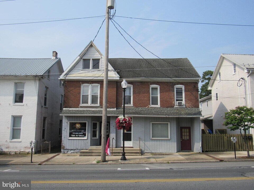 248 W Main St, Unit 248 Unit B in Waynesboro, PA - Foto de edificio