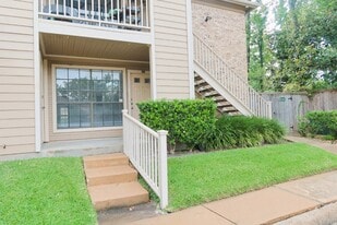1311 Antoine Dr in Houston, TX - Building Photo