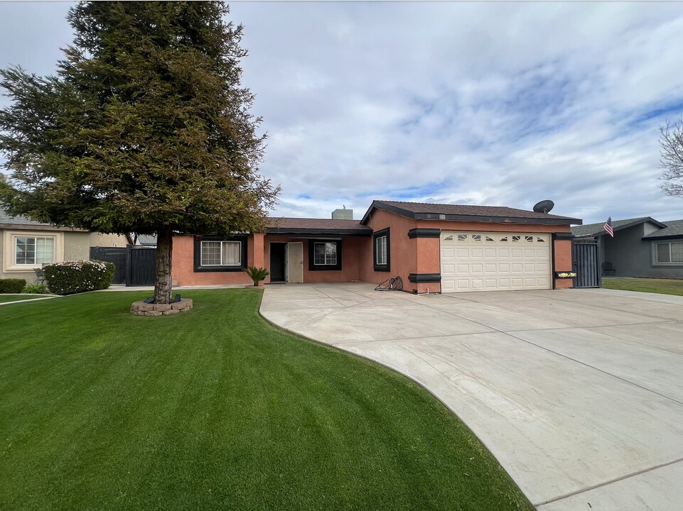 511 Badger Flat St in Bakersfield, CA - Building Photo