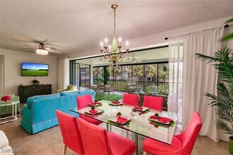 22 Cypress View Dr in Naples, FL - Foto de edificio - Building Photo