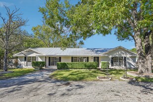 310 Rosewood Ave in Boerne, TX - Building Photo