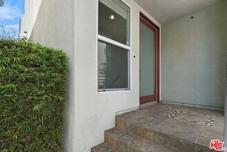 6531 S Seabluff Dr in Los Angeles, CA - Building Photo - Building Photo