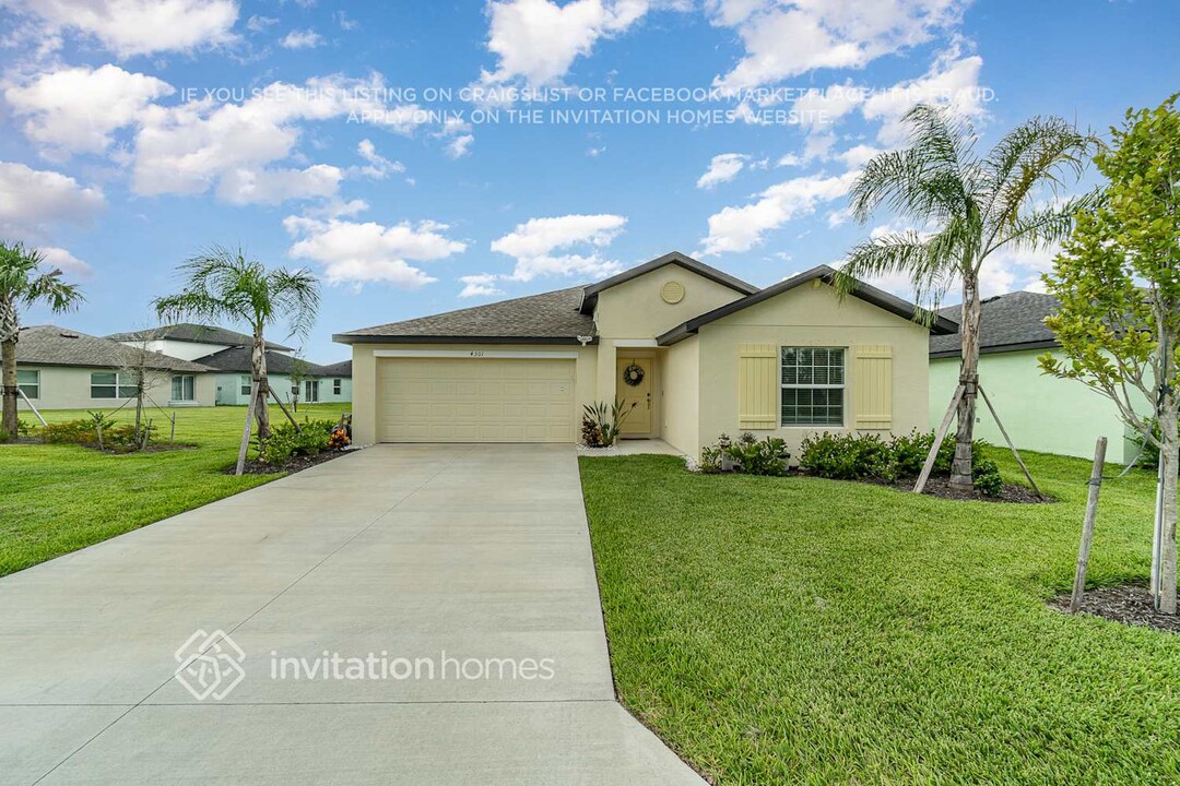 4301 Palatina Way in North Fort Myers, FL - Building Photo