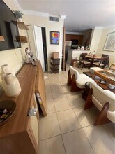 10820 N Kendall Dr in Miami, FL - Building Photo - Building Photo