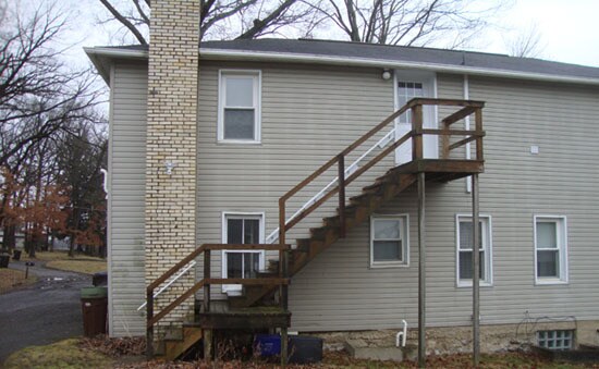 415 Oak Dr, Unit Fl. 2 in Mercer, PA - Building Photo - Building Photo