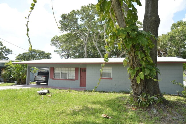 3005 Tennessee Ave in Fort Pierce, FL - Building Photo - Building Photo