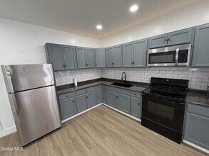 7 Hewitt St in Amsterdam, NY - Building Photo - Building Photo