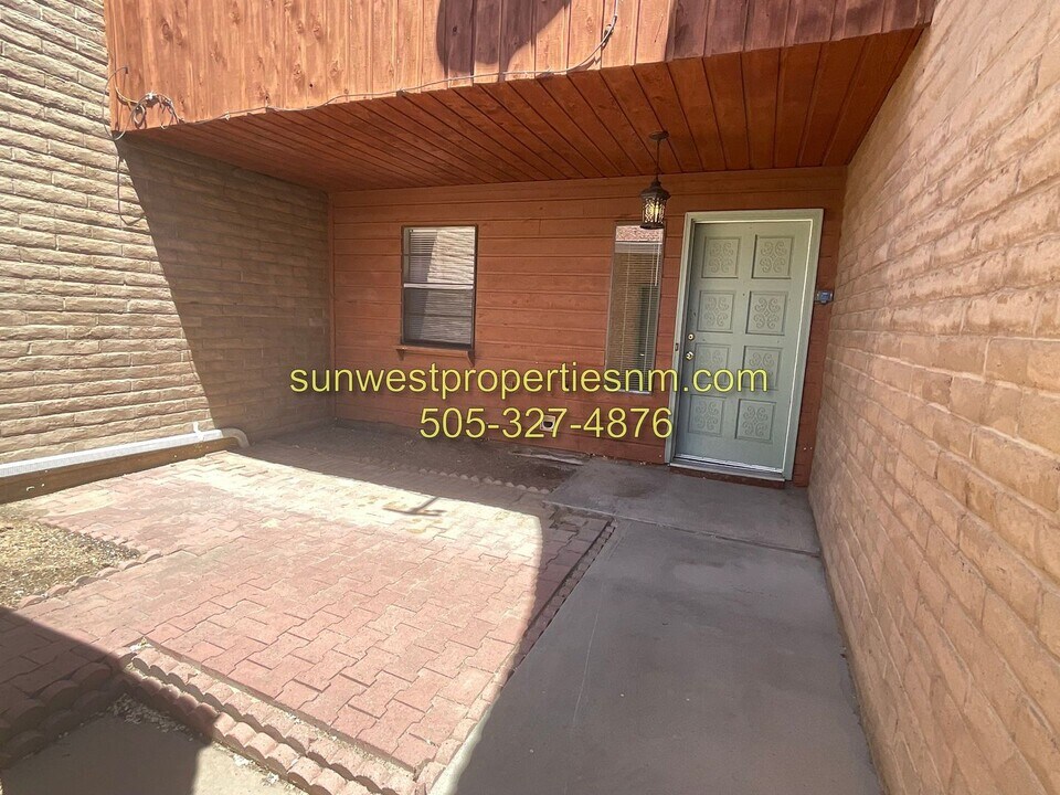 1054 E Navajo St in Farmington, NM - Building Photo