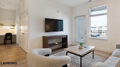 10670 Jake Jabs Blvd in Longmont, CO - Foto de edificio - Building Photo