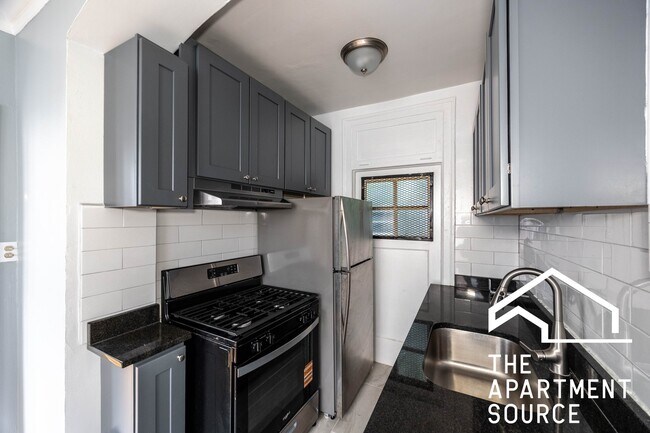 1362 W Estes Ave in Chicago, IL - Foto de edificio - Building Photo