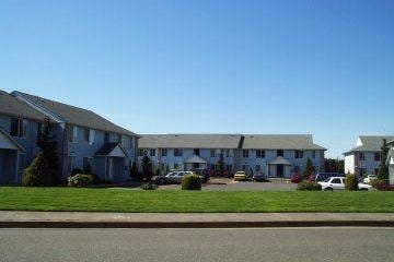 Windsor Court in Keizer, OR - Building Photo